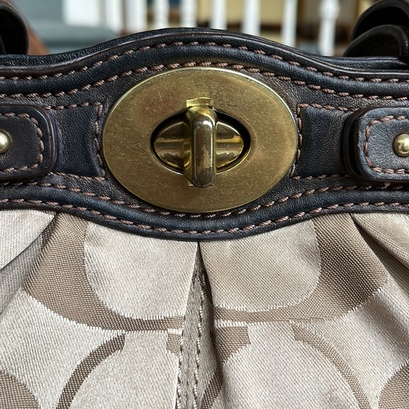 Coach Vintage Signature monogram, Gold Canvas brown leather trim Brass hardw - Picture 4 of 16